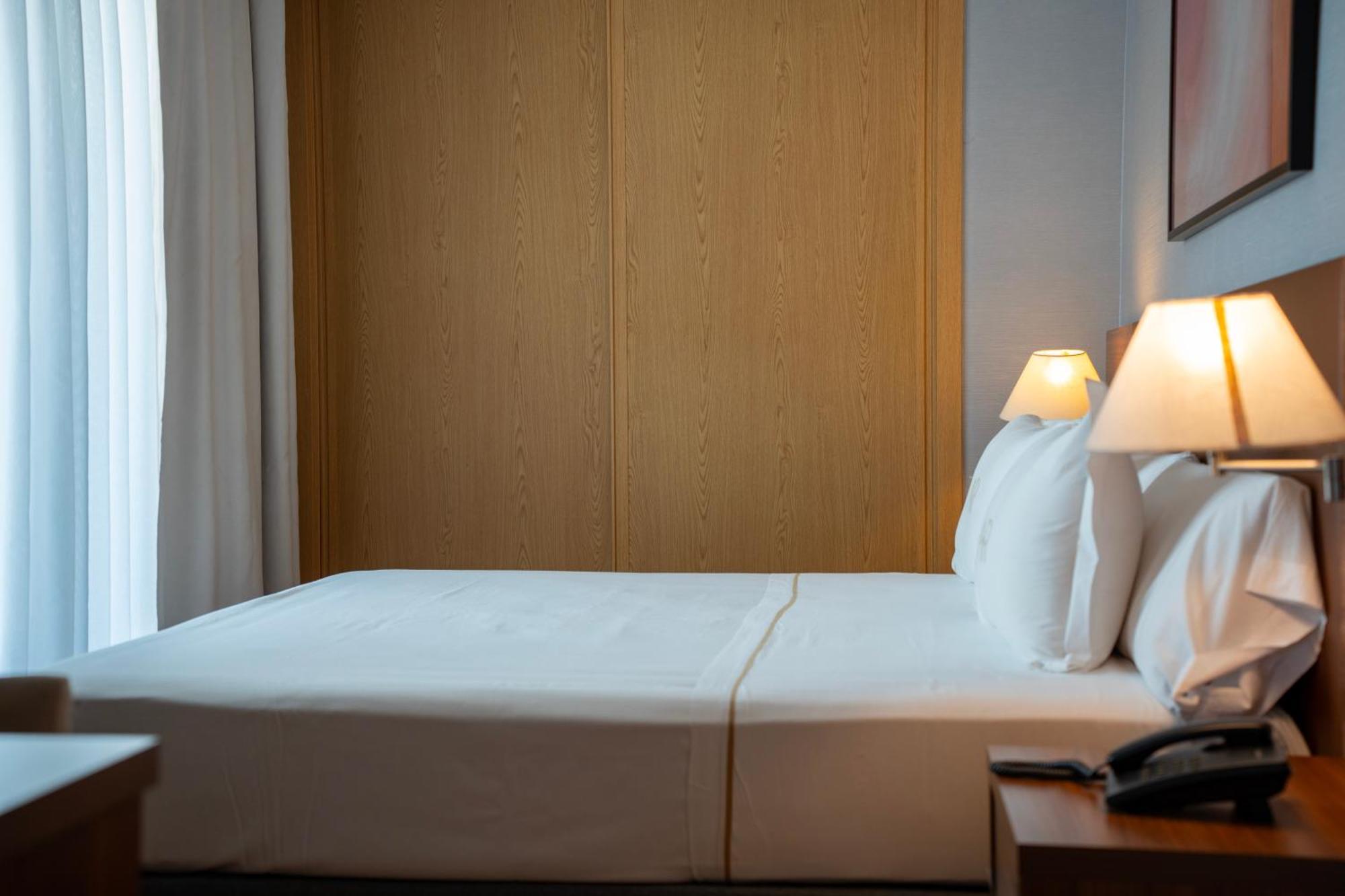 Aparto-Hotel Rosales Madryt Zewnętrze zdjęcie